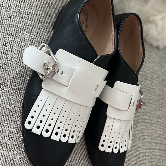 TODS unique leather flat shoes - Picture 4 of 10